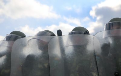 MAN CONVICTED OF DISTURBING THE PEACE ALLOWED TO SUE OFFICERS FOR USING EXCESSIVE FORCE